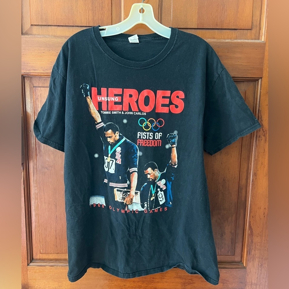 Unsung Heroes Tommie Smith John Carlos 1968 Olympics Fists Freedom Graphic Tee L - Picture 5 of 5